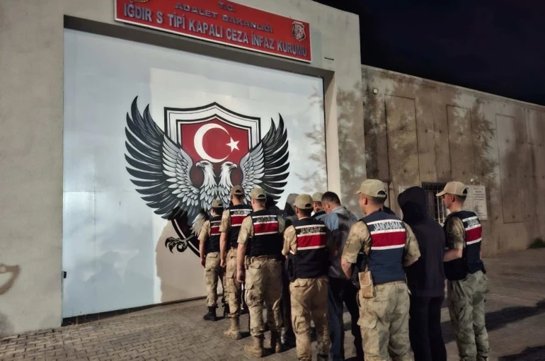 Iğdır’da 11 düzensiz göçmen ve 5 organizatör yakalandı