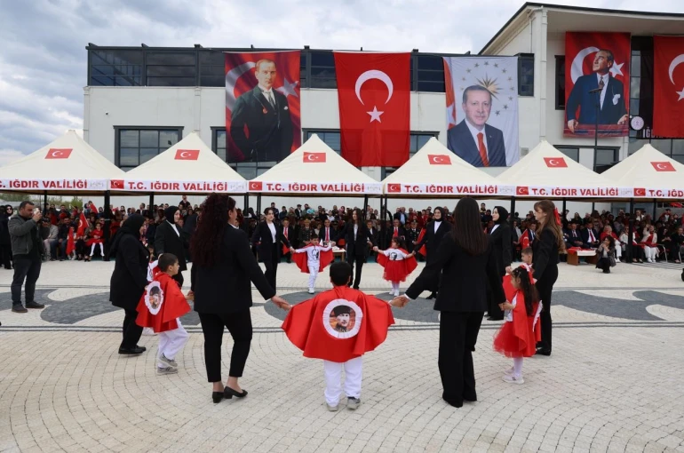 Iğdır’da 23 Nisan coşkusu: Özel bireylerden duygulandıran gösteri