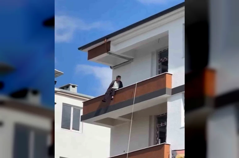 Iğdır’da inşaatın 4. katına çıkan şahsı polis ekipleri ikna etti