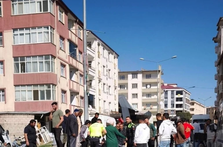 Iğdır’da otomobil motosiklete çarptı: 1 yaralı