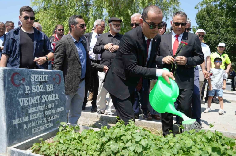 Iğdır’da şehitler kabirleri başında anıldı