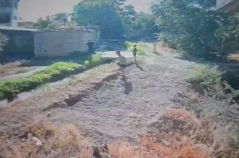 Iğdır’da sulama kanalına düşen iki çocuk son anda kurtuldu