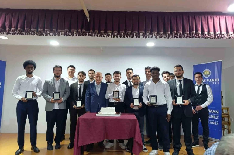 İhlas Vakfı Sıla Öğrenci Yurdu’nda öğrencilerin mezuniyet heyecanı