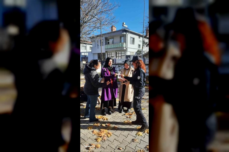 İhsaniye’de vatandaşlara kadına şiddetle mücadele anlatıldı