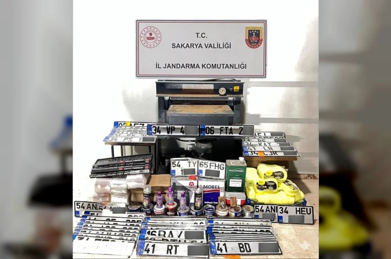 İkametlerini sahte plaka atölyesine çeviren 3 şahıs gözaltına alındı