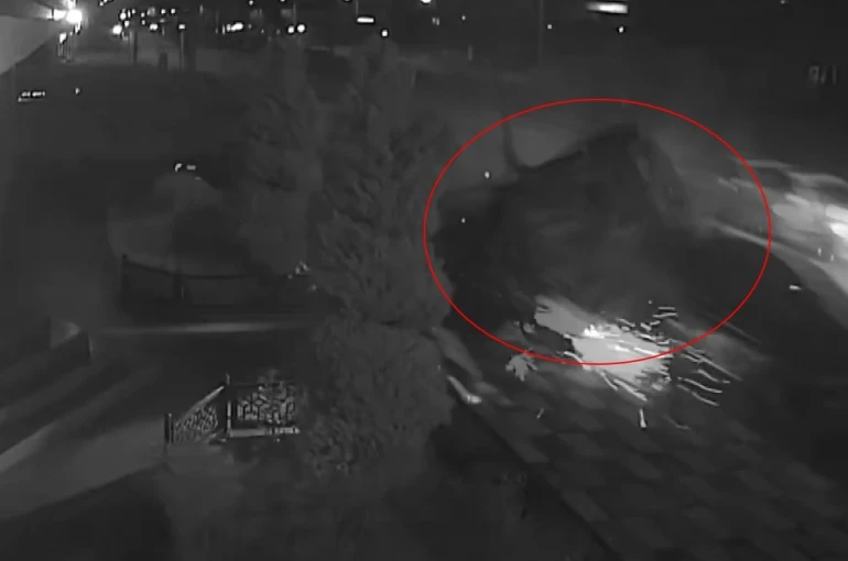 İki aracın yarış iddiası feci kazayla son buldu: 1 kişi yaralandı, 3 araç hasar gördü