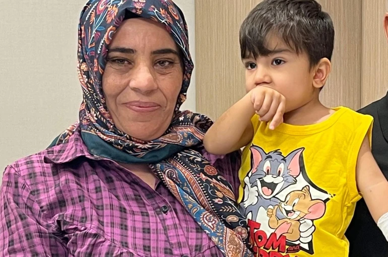İki evladını kaybetti, üçüncü çocuğuna böbreğiyle can oldu
