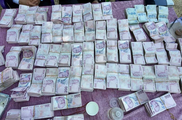 İki gece iki gün süren düğünde 35 koyun kesildi, 6 milyon lira takı takıldı