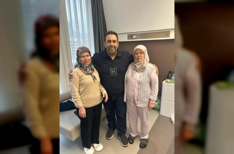İki kız kardeş kanseri aynı gün yendi