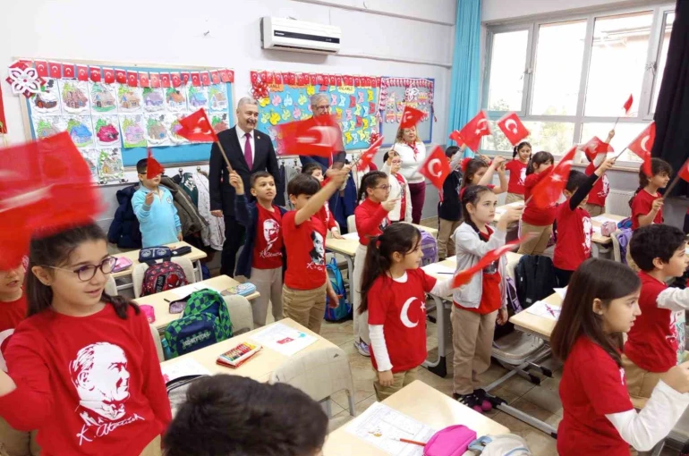 İkinci dönem "Bayrak Sevgisi" dersiyle başladı