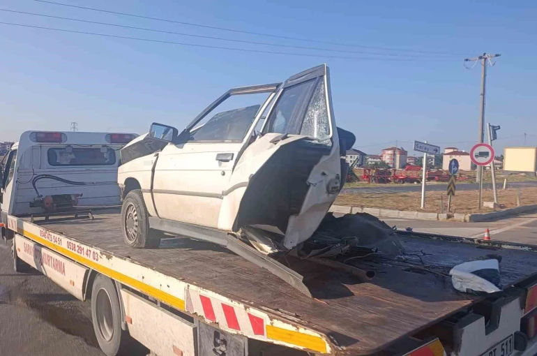 İkiye bölünen otomobilden sağ çıktı 