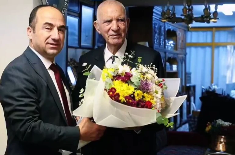 İl Emniyet Müdürü Yılmaz, 92 yaşındaki emekli öğretmeni ziyaret etti