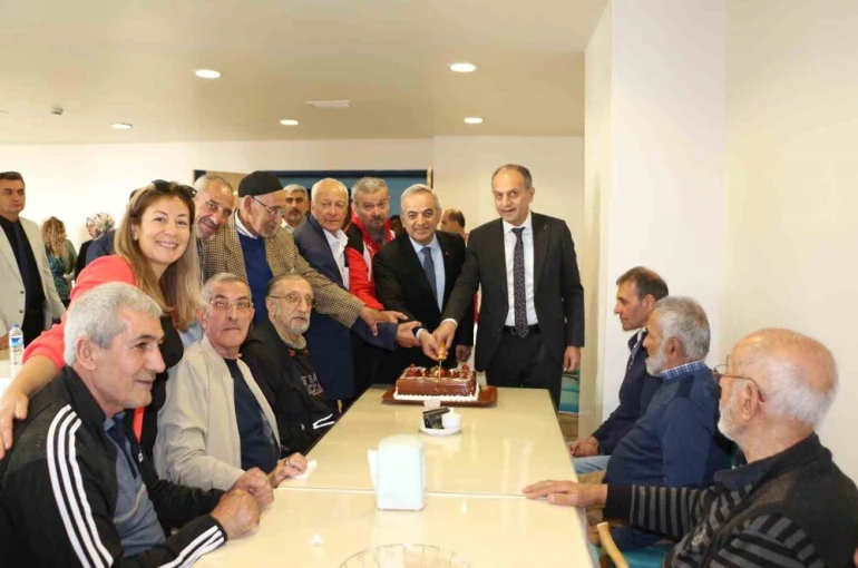 İl Sağlık Müdürü Gecekuşu, huzurevi sakinleriyle bir araya geldi
