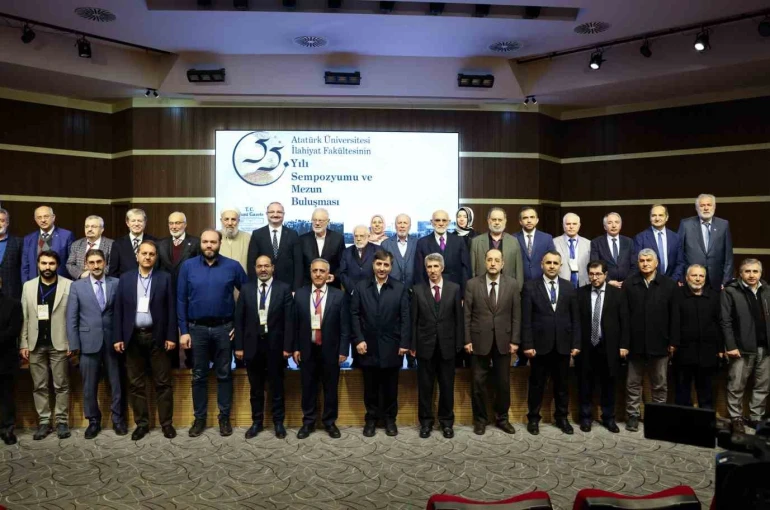 İlahiyat Fakültesinin 55. kuruluş yılı sempozyumu ve mezun buluşması gerçekleştirildi