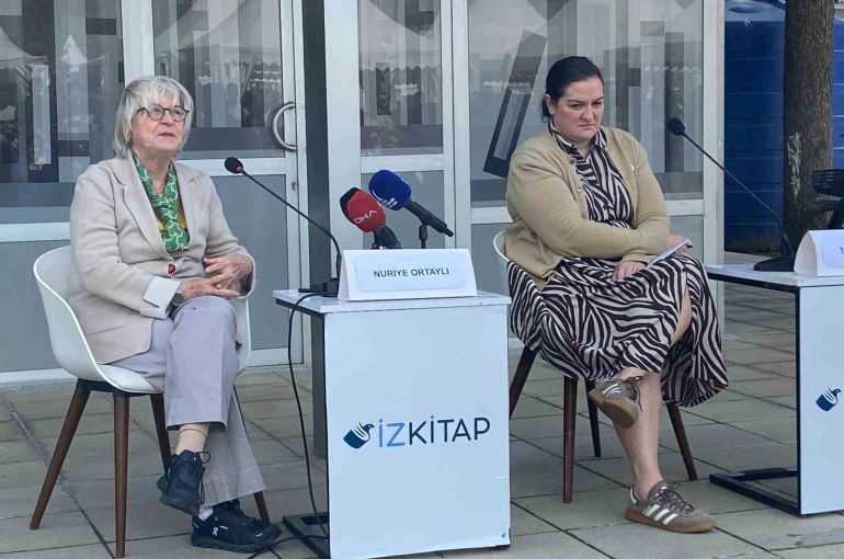 İlber Ortaylı, İzmir’de adını taşıyan kütüphane önünde anıldı
