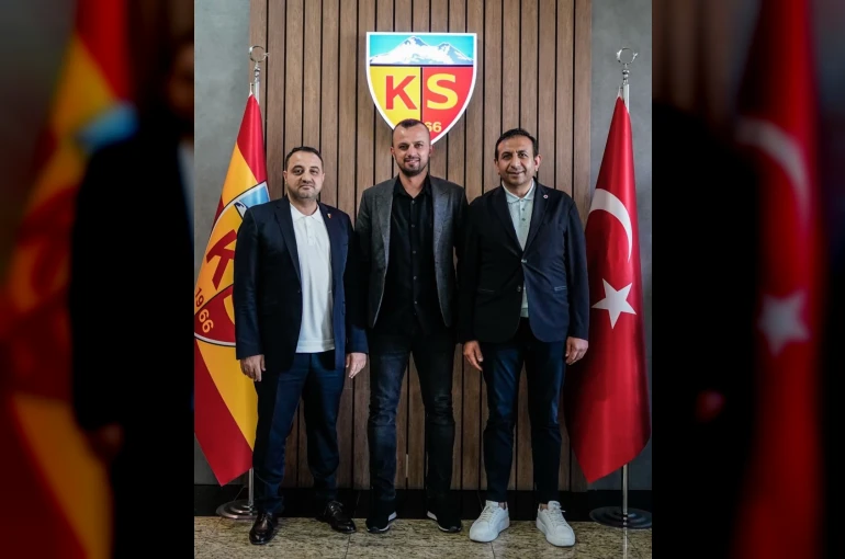 İlhan Parlak görevinden istifa etti