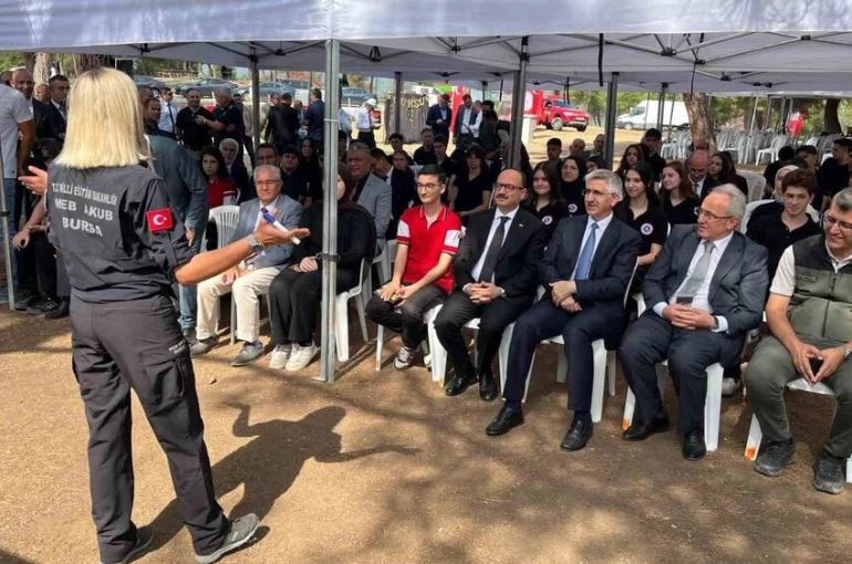’İlk dersim yeşil vatan’ yanan ormanda gerçekleşti