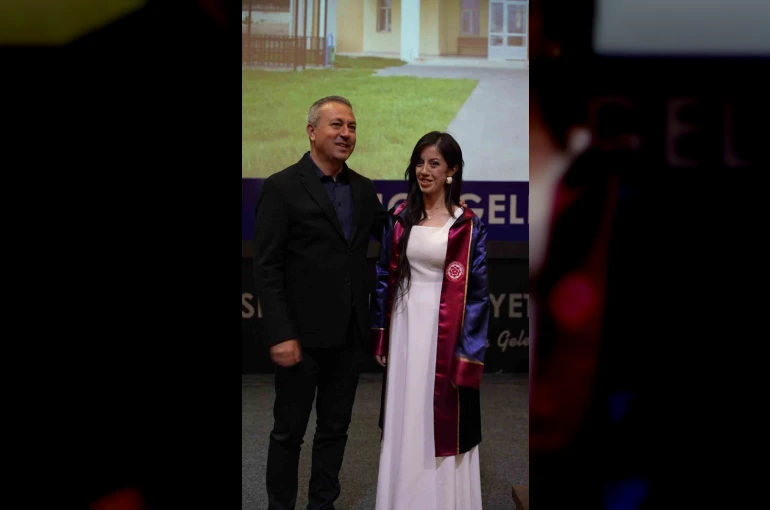 İlk mezuna başkandan iş sürprizi