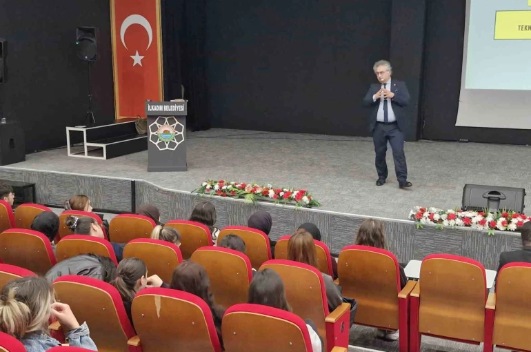 İLKEM’de YKS adaylarına ‘Sivri Hoca’ dopingi