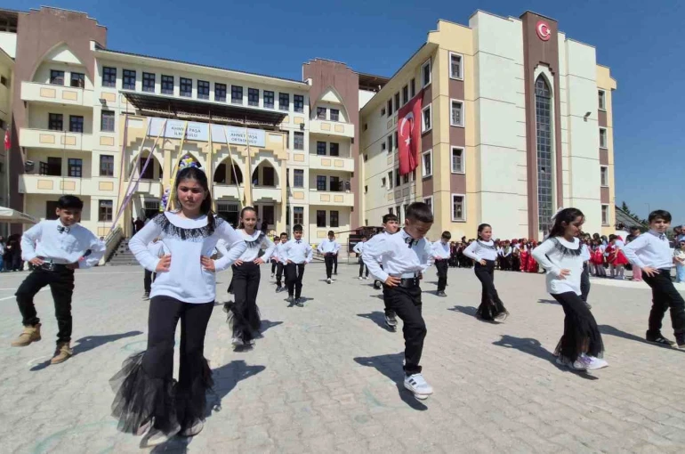 İlkokul öğrencileri ‘Yaza Merhaba Şöleni’ ile eğlendi
