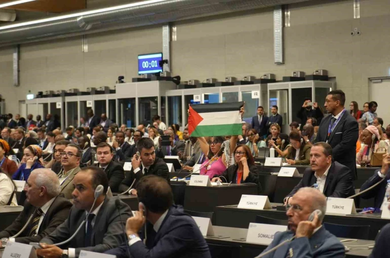 ILO Konferansı’nda Filistin’in ILO’ya geçici üyeliğinin iptalini isteyen İsrailli diplomata protesto