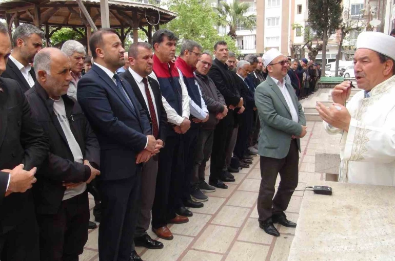 İmamın titreyen sesiyle konuşması duygulandırdı