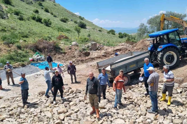 İmece usulüyle köylerinin içme suyu hattını yenilediler