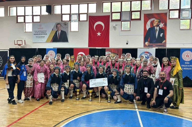 İnegöl Belediyesi Halk Dansları bölge finallerinde 3’te 3 yaptı