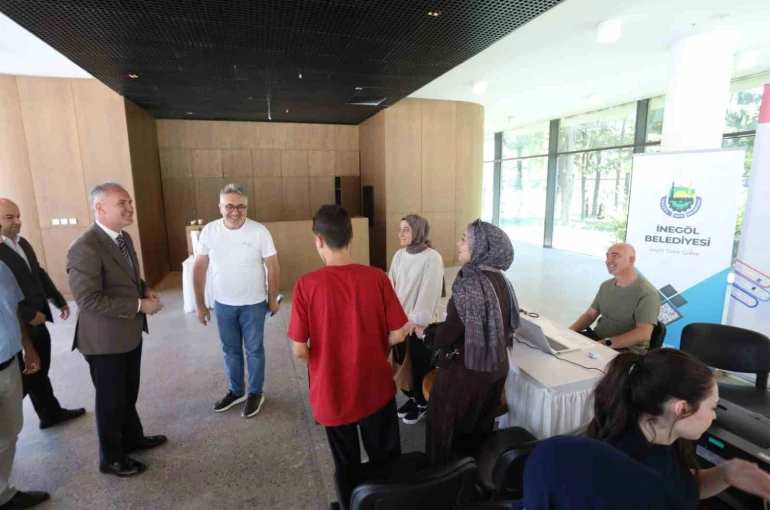 İnegöl Belediyesi tercih sürecinde de öğrencilerin yanında 