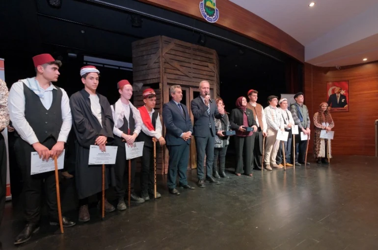 İnegöl’de genç meddahlar sahne aldı