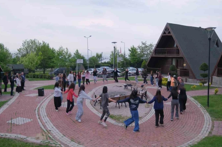İnegöl’de gençlerin bilim kampı başladı