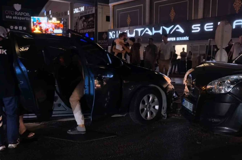 İnegöl’de zincirleme kaza: 5 yaralı