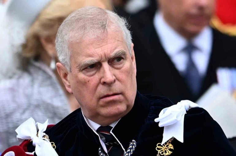 İngiltere Kralı Charles: "(Kardeşi Andrew’in gözaltına alınması) Hukuk işlemeli"