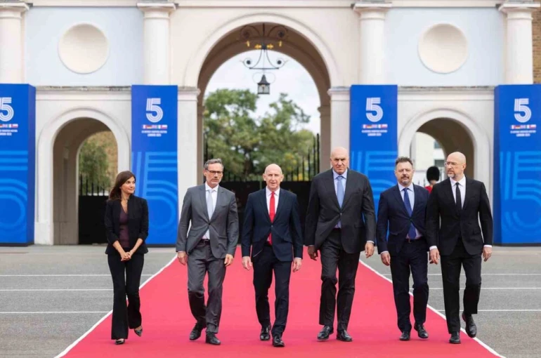İngiltere Savunma Bakanı Healey: "Putin’in ne yaptığını görüyoruz, bizi yine test ediyor"