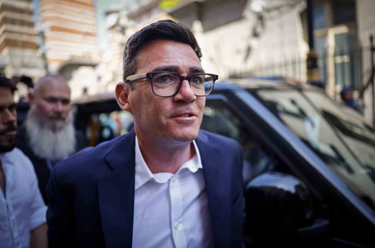 İngiltere’de milletvekili Andy Burnham, başbakan olmaya çok yakın