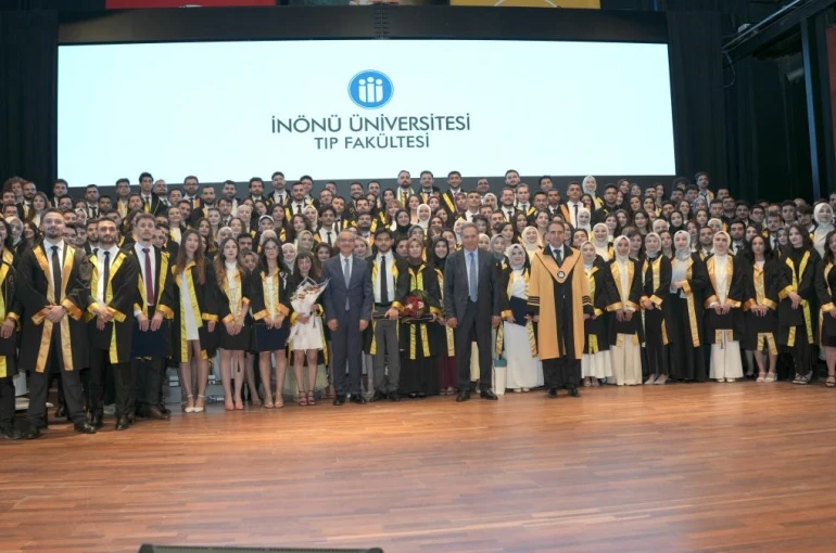 İnönü Üniversitesi Tıp Fakültesi’nde mezuniyet coşkusu