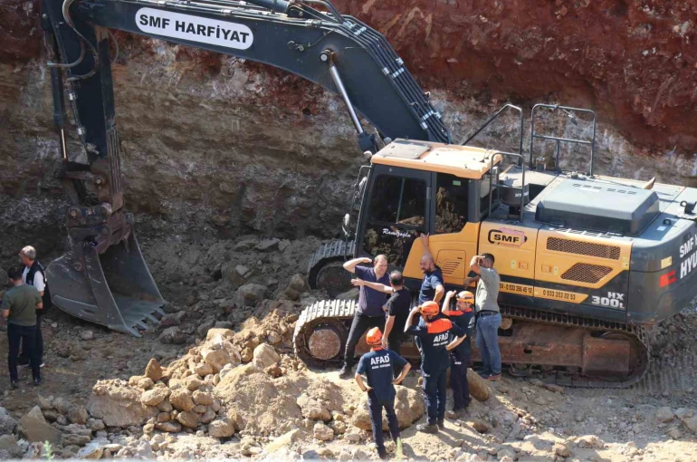 İnşaat kazısında göçük altında kalan kepçe operatörü hayatını kaybetti