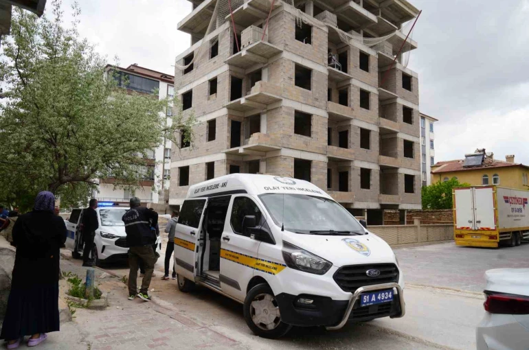 İnşaattan düşen işçi ağır yaralandı