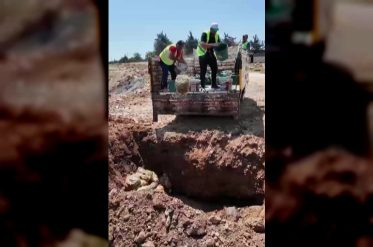 İnsan sağlığını tehdit eden kilolarca turşu imha edildi
