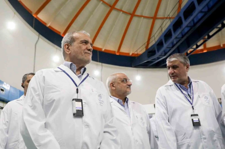 İran Cumhurbaşkanı Pezeşkiyan: "Nükleer bilimimizin kaynağı binalar değil, bilim insanlarımızdır"