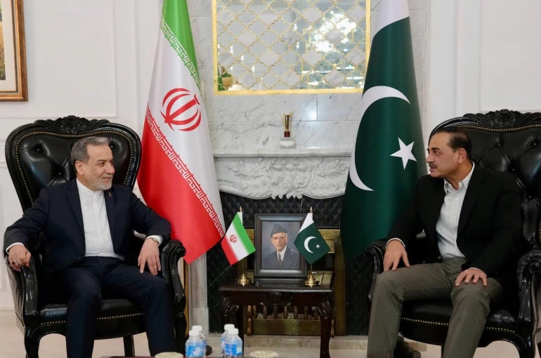İran Dışişleri Bakanı Arakçi, Pakistan Genelkurmay Başkanı Munir ile görüştü