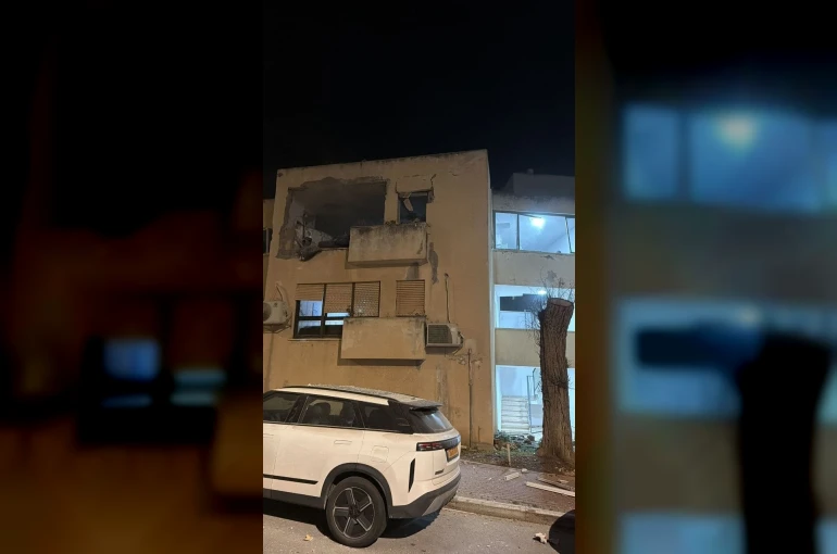 İran’dan İsrail’in kuzeyine yapılan füze saldırısı maddi hasara yol açtı 