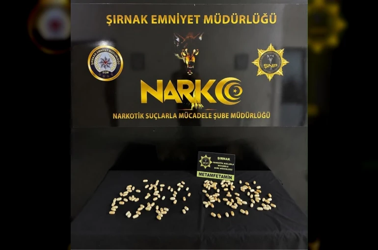 İranlı iki kişi 151 parça halinde yuttukları 939,26 gram metamfetaminle yakalandı