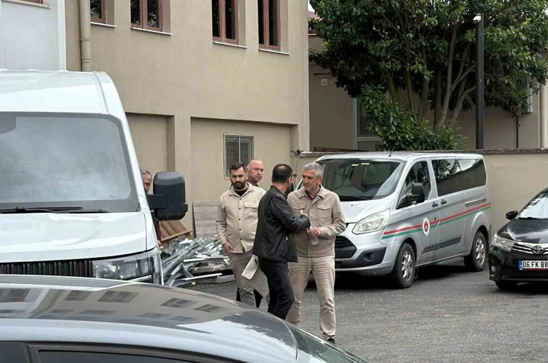 İrtikap soruşturması kapsamında göz altına alınan Akçakoca Belediye Başkanı Fikret Albayrak tutuklandı