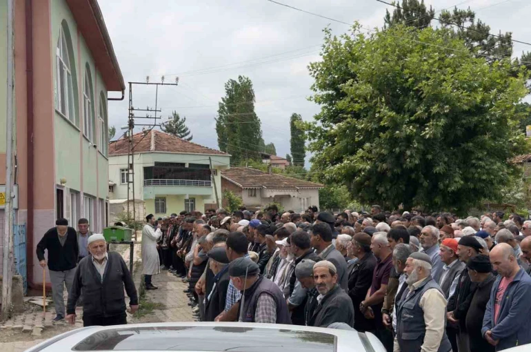 İş kazasında hayatını kaybeden genç işçi son yolculuğuna uğurlandı