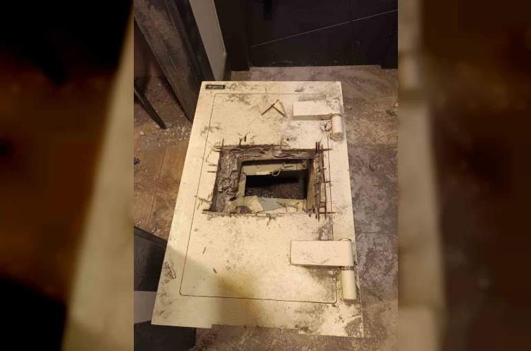 İş yerindeki kasayı kesip hırsızlık yapan hırsızlar jandarmadan kaçamadı