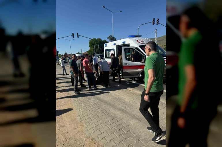 İşçi servisleri çarpıştı: 20 yaralı