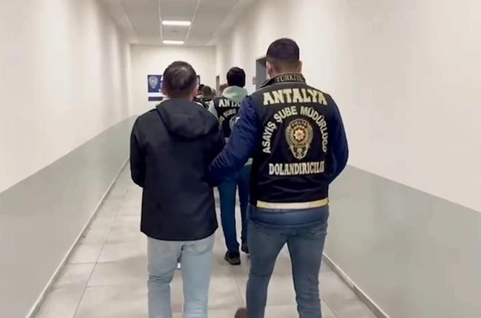 İşe alma vaadiyle 250 bin lira dolandırdılar