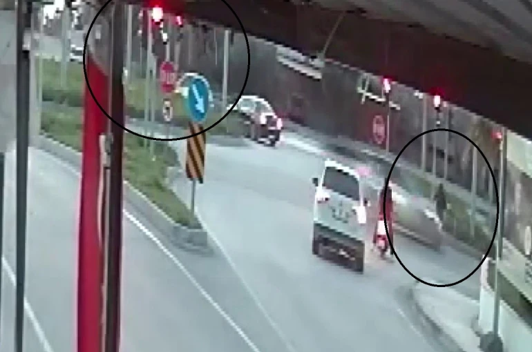 Işık ihlali yapan motosiklet otomobille çarpıştı: 2 yaralı