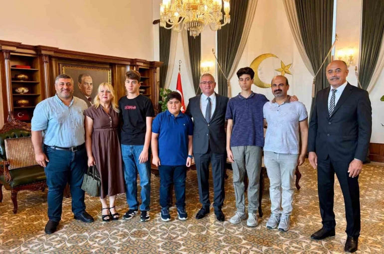 İskenderun’da 2 öğrenci LGS’den tam puan aldı 